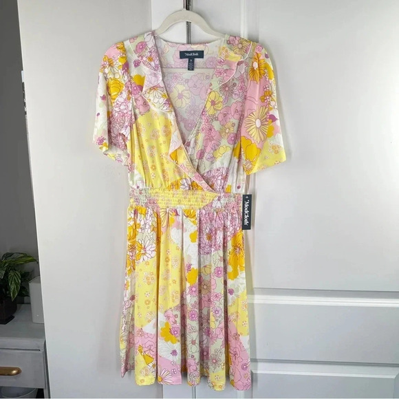 NWT ModCloth Marvelous Flower Medley Surplice Dress‎ Size Medium Elastic Waist - Picture 1 of 8